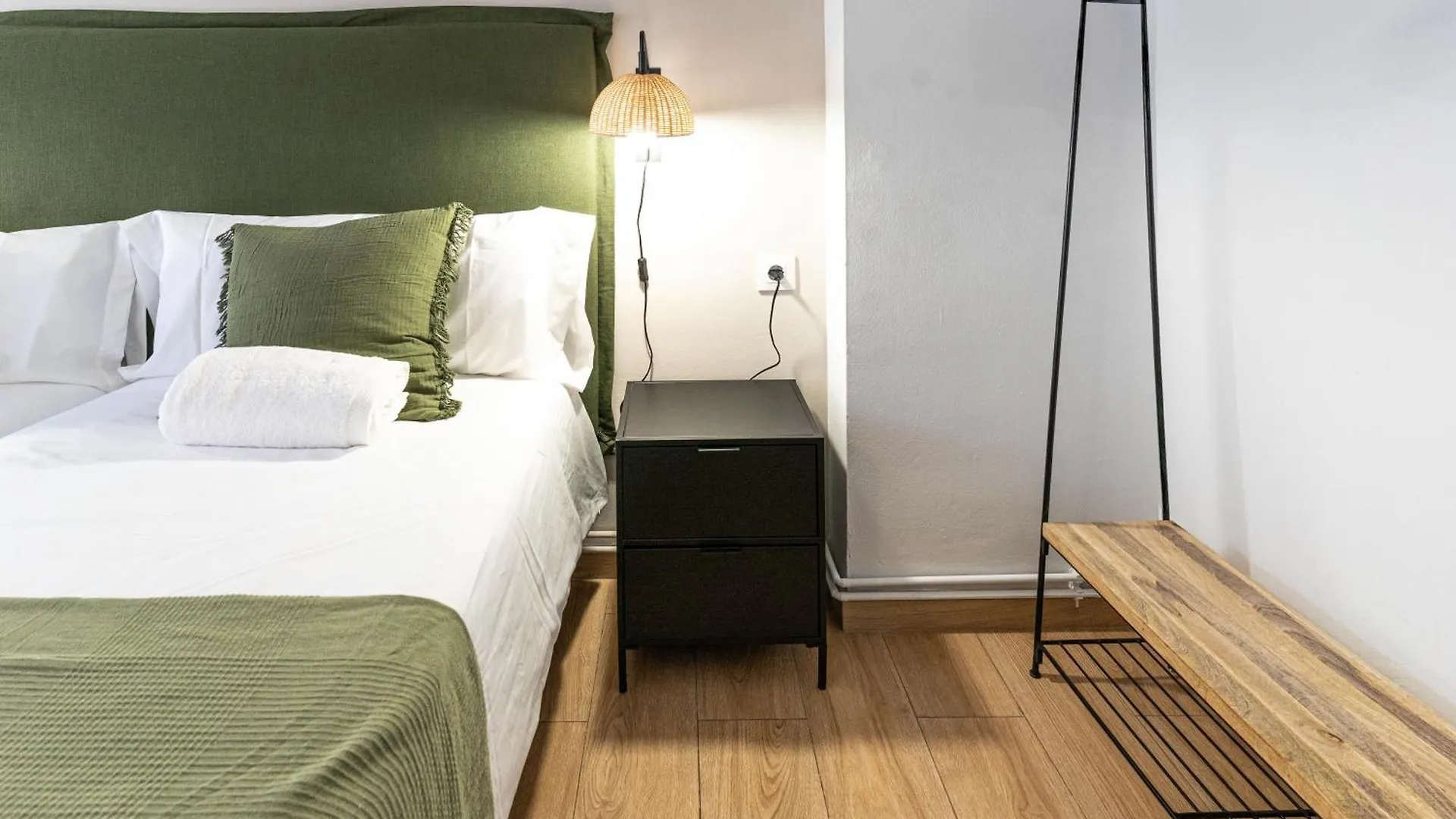 Sagrada Familia Apartment Barcelona 0*,